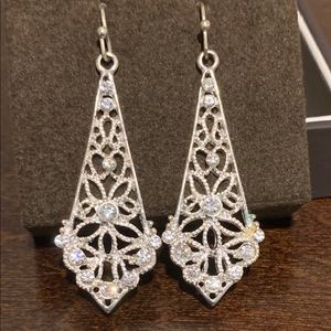 Sparkling filigree design drop earrings